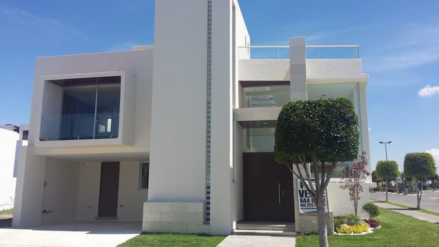 Casa en Venta en Lomas de Angelopolis Cluster 222